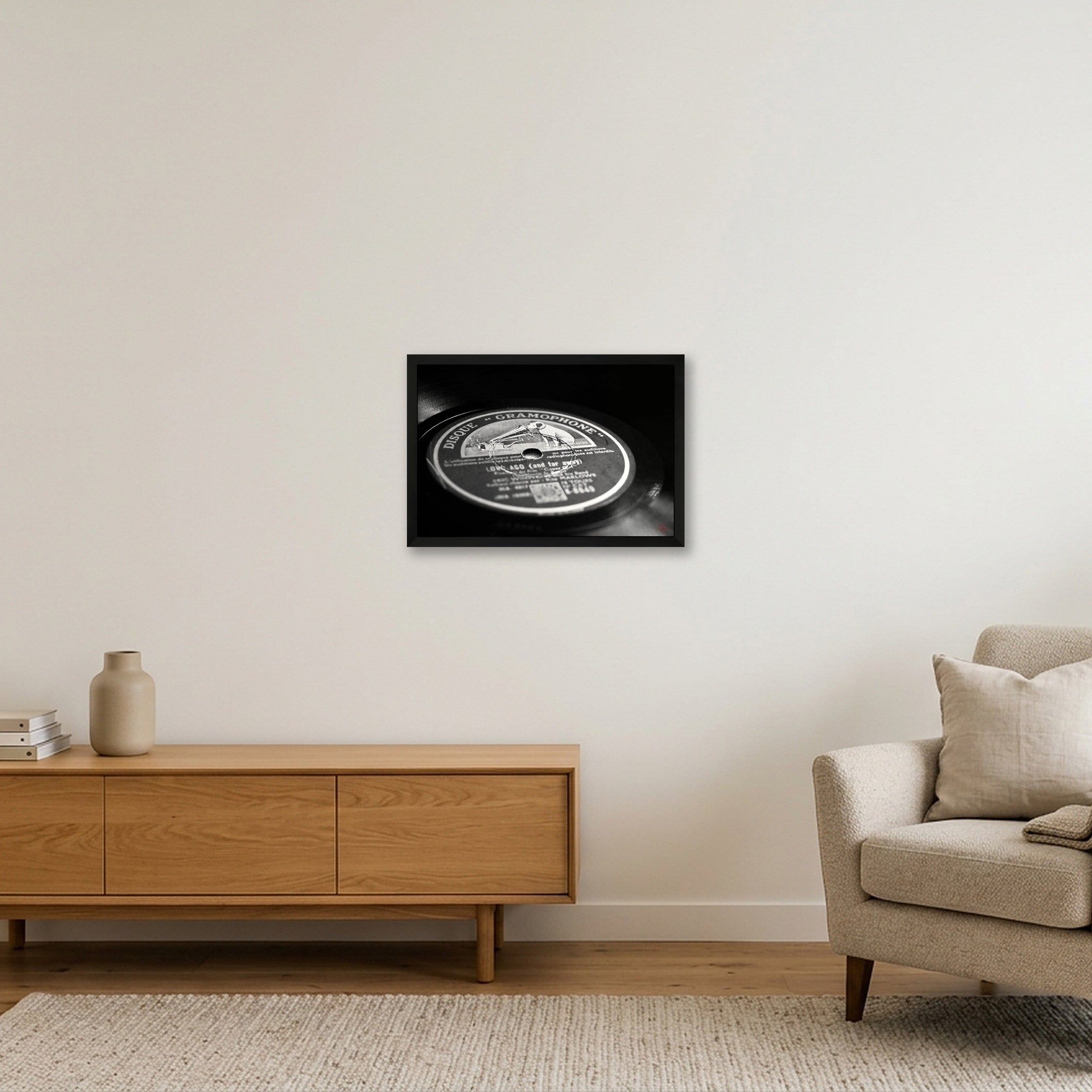 Disque Gramophone B&W — 45×30cm, 18×12" Black Frame