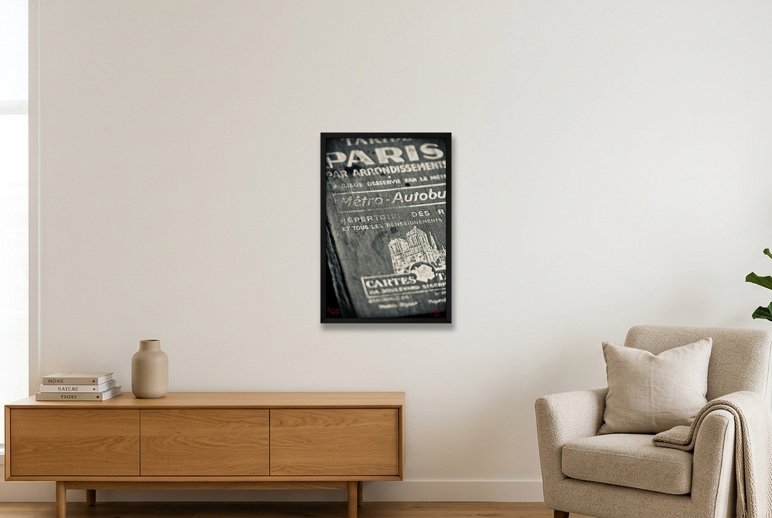 Taride Paris B&W — 40×60cm, 16×24" Black Frame