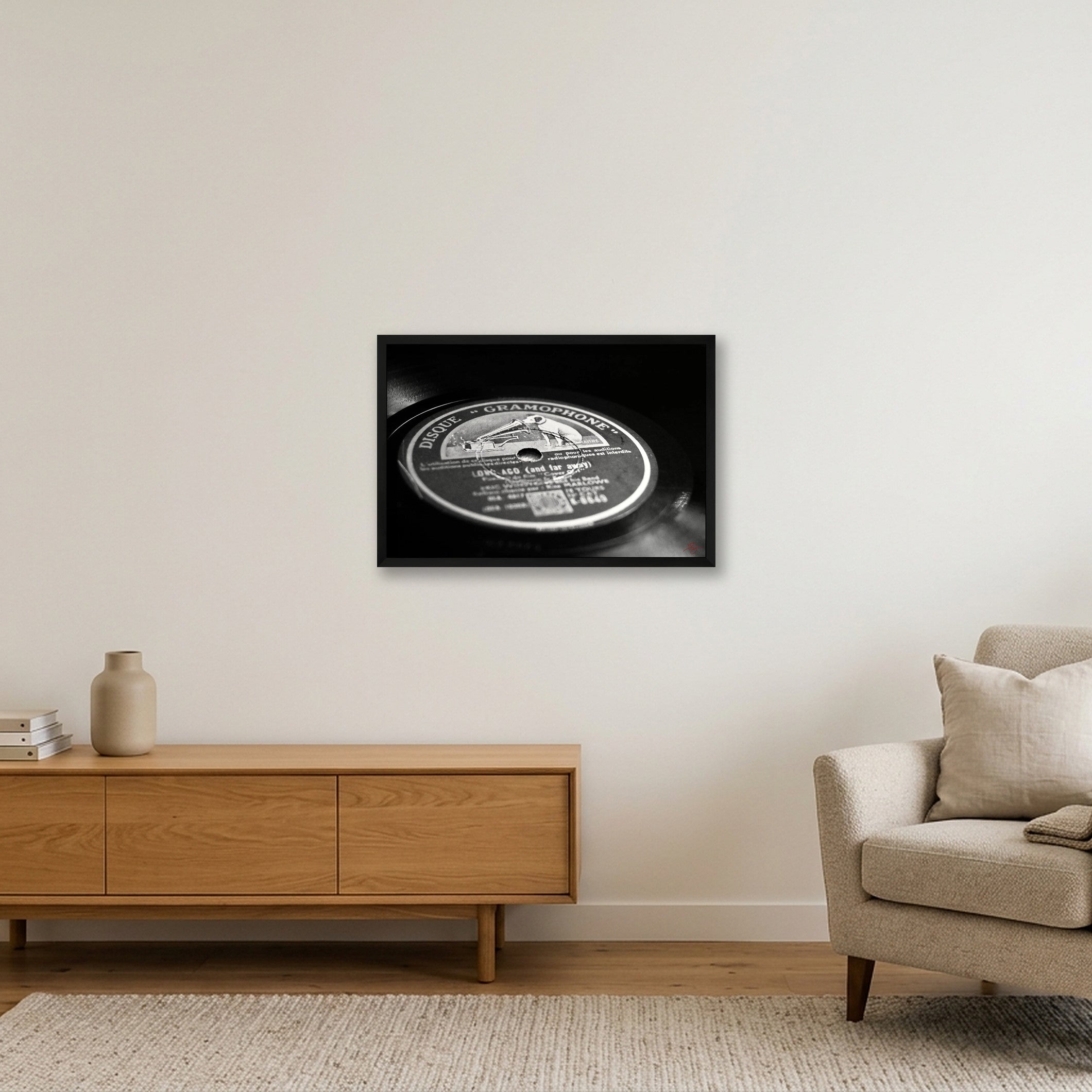 Disque Gramophone B&W — 60×40cm, 24×16" Black Frame